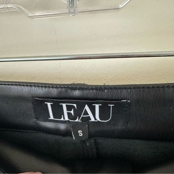 Leau Black Faux Leather Zip Ankle Pants Skinny Fit Size Small - Picture 3 of 6